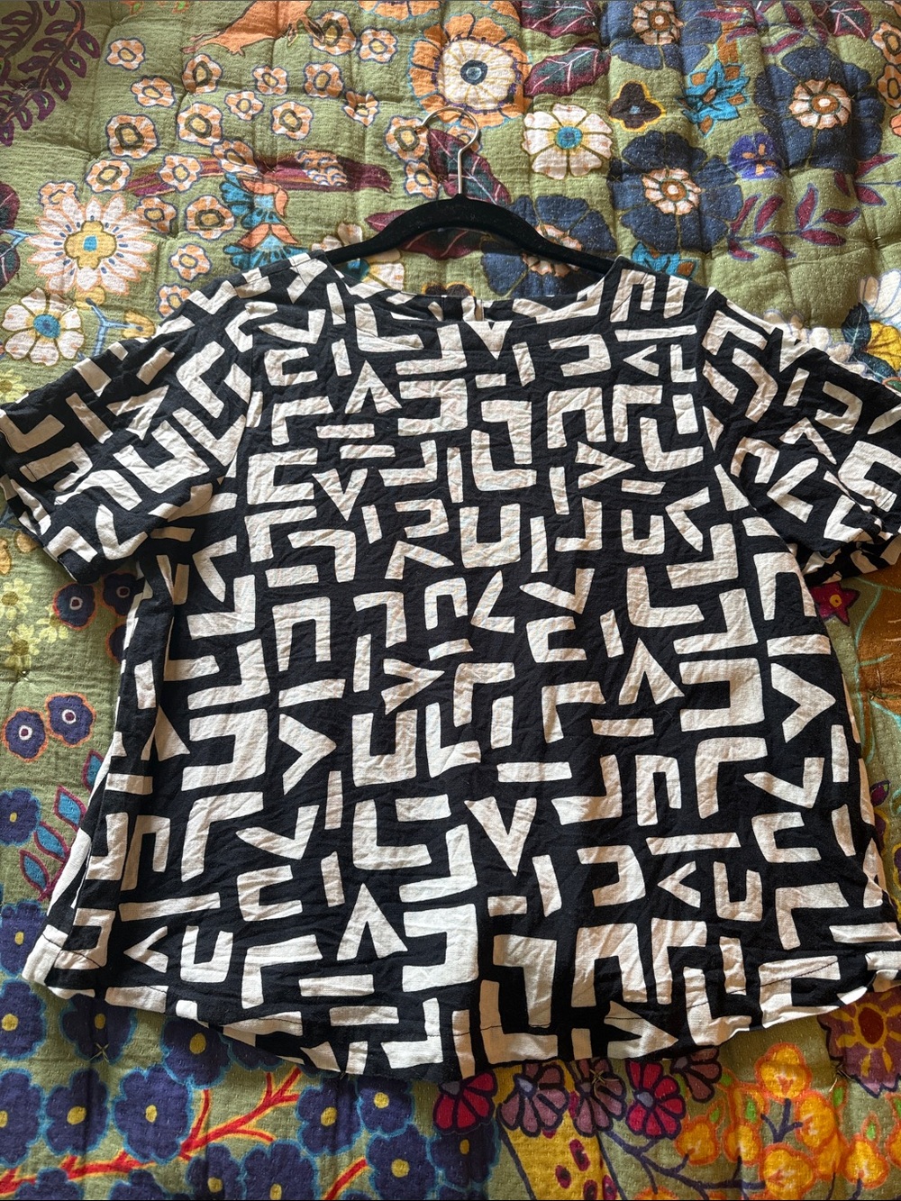 Black & White Geometric Short-Sleeve Blouse
